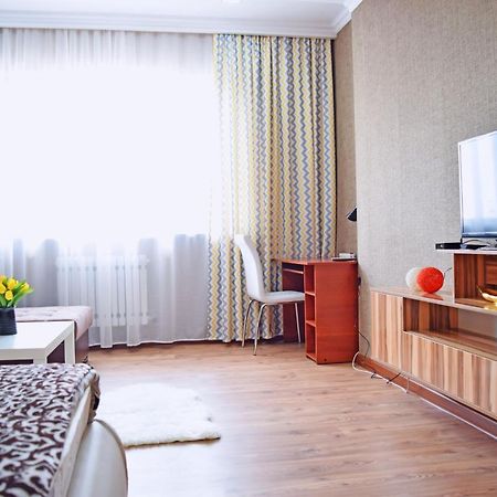 Bishkek Sunny Apartment In The Center Bagian luar foto
